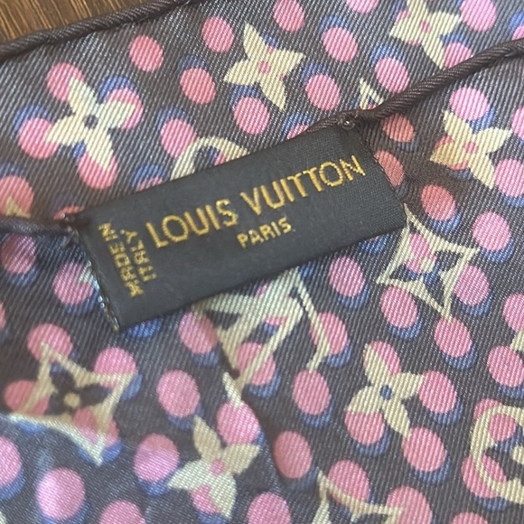 Louis Vuitton scarf from summer of 2013 “Article de Voyage” collection-BNIB - Picture 5 of 11